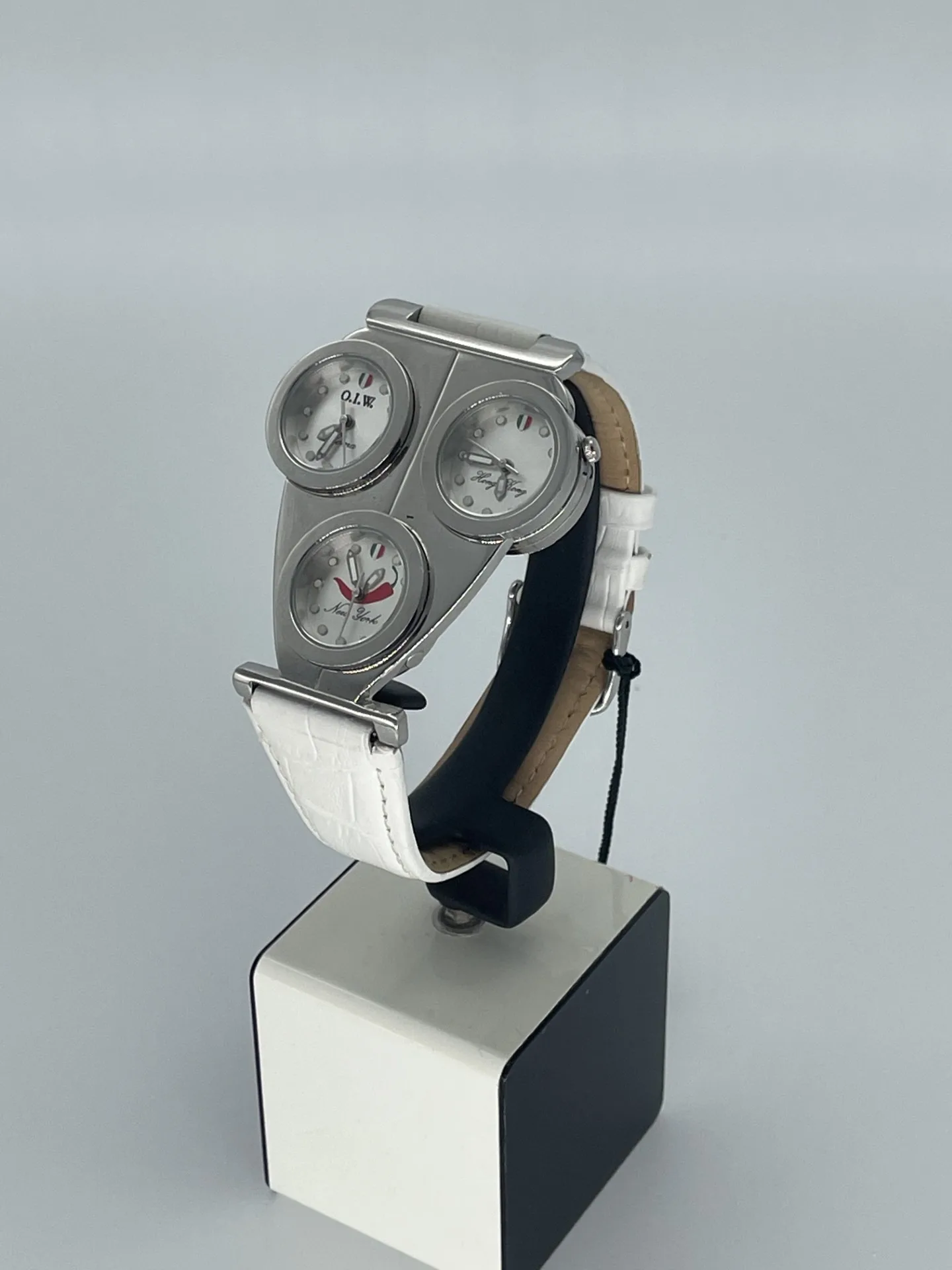 Orologio uomo solo tempo con 3 quadranti per fuso orario Roma – New York – Hong Kong